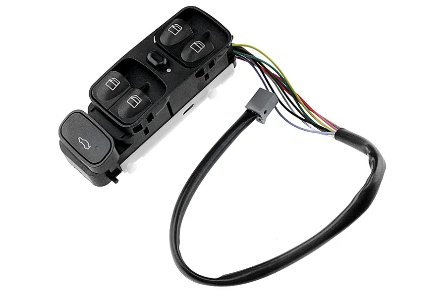 Prekė atitinka OEM kodą: 203 821 06 79